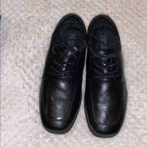 Boys Kenneth Cole dress shoes - size 2